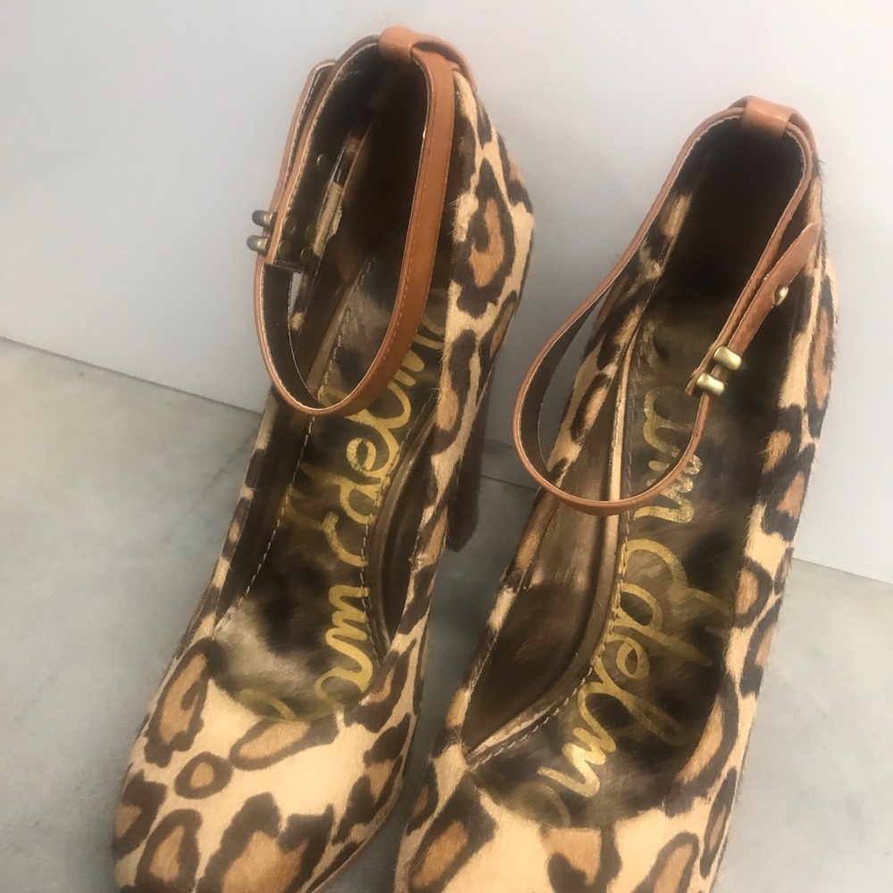 SAM  Edelman Ankle hook pumps